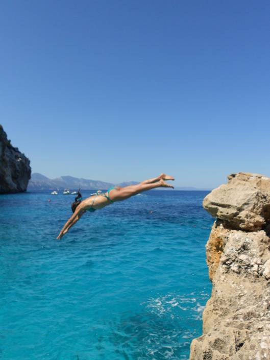 Jumping off the cliffs in Cala Mariolu
