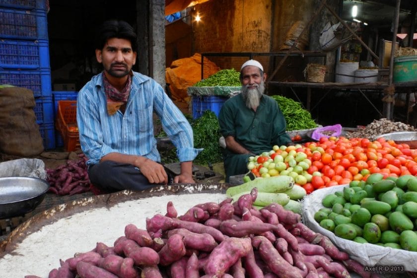 Friendly faces at the market in Bhopal - photo courtesy of Ales Drainville (flickr)