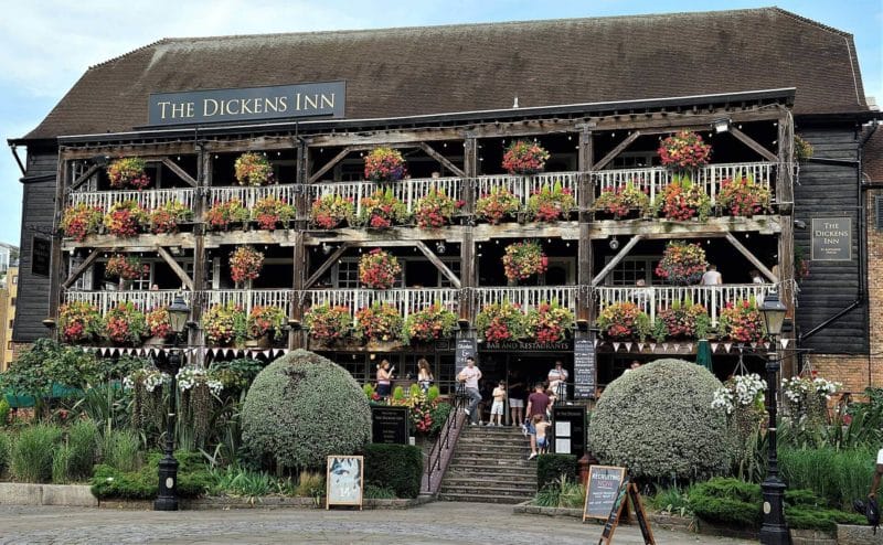 Dicken's Inn