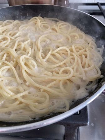 Best Authentic Spaghetti Cacio E Pepe: Just 3 Ingredients