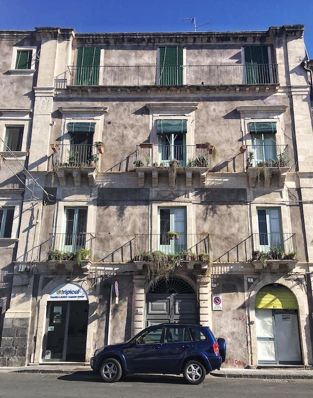 renting a car in Catania