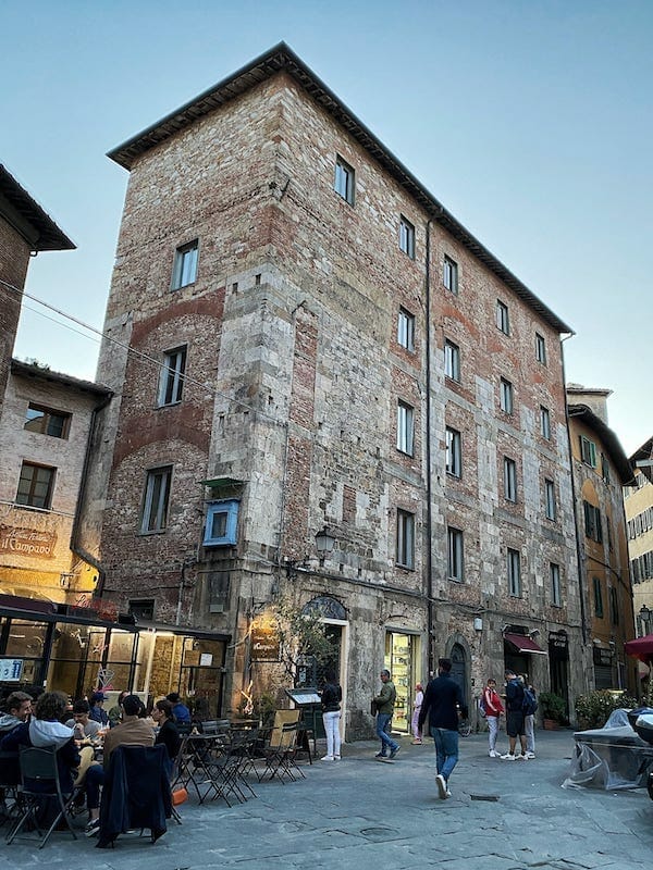 where to stay in pisa