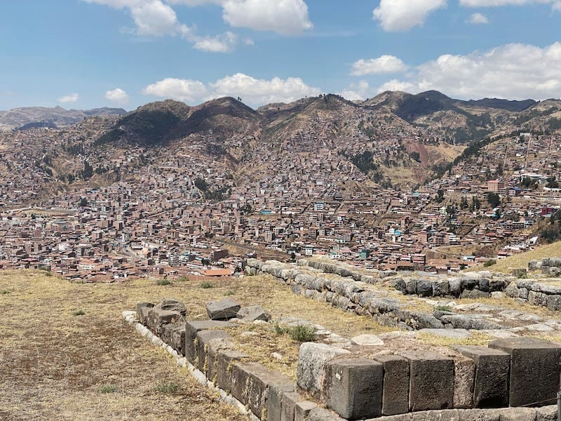 How to pronounce the name of that awesome ruins above Cusco
